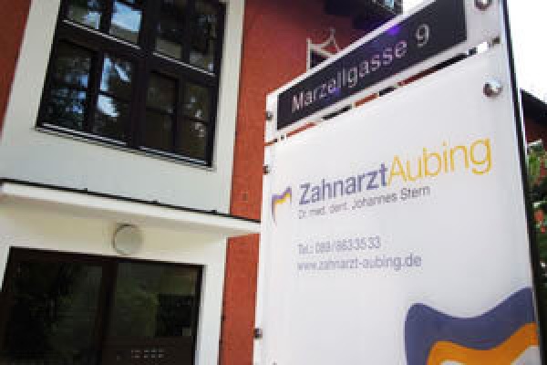 zahnarzt-aubing_strassenschild.jpg