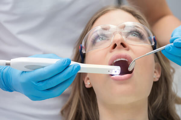 zahnarzt-aubing_intraoralkamera.jpg